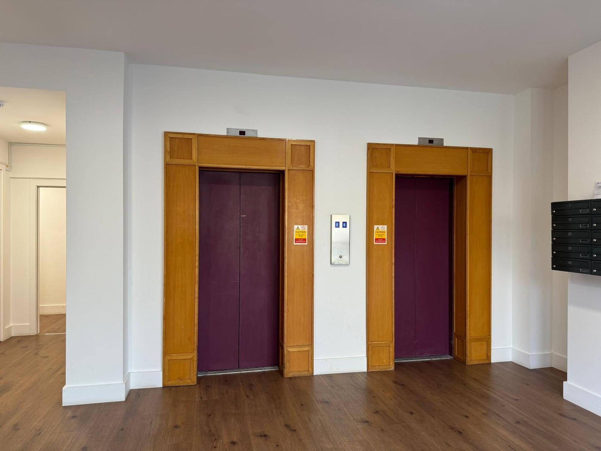 Modern One-Bedroom Apartment Swindon Exterior photo