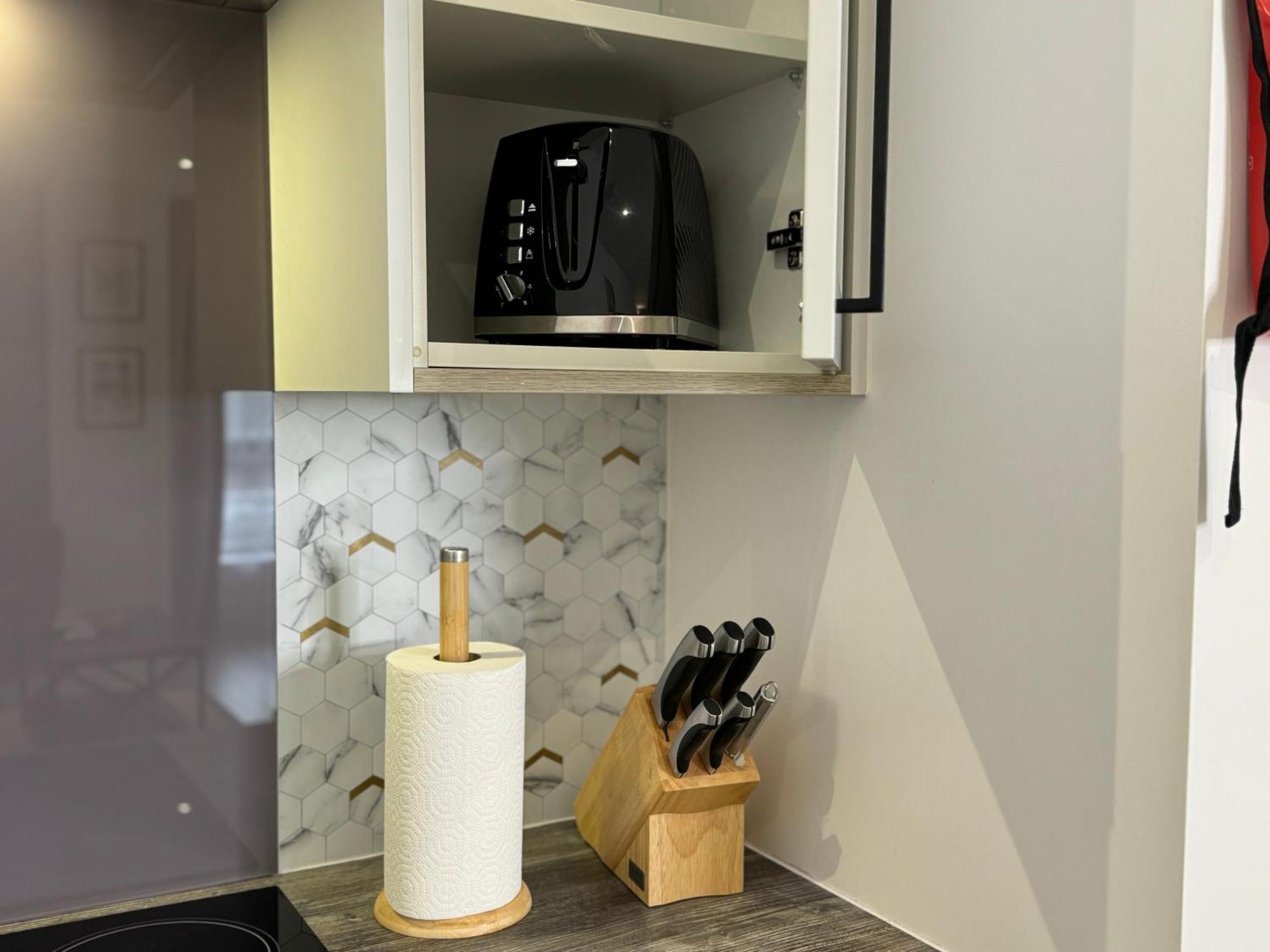 Modern One-Bedroom Apartment Swindon Exterior photo