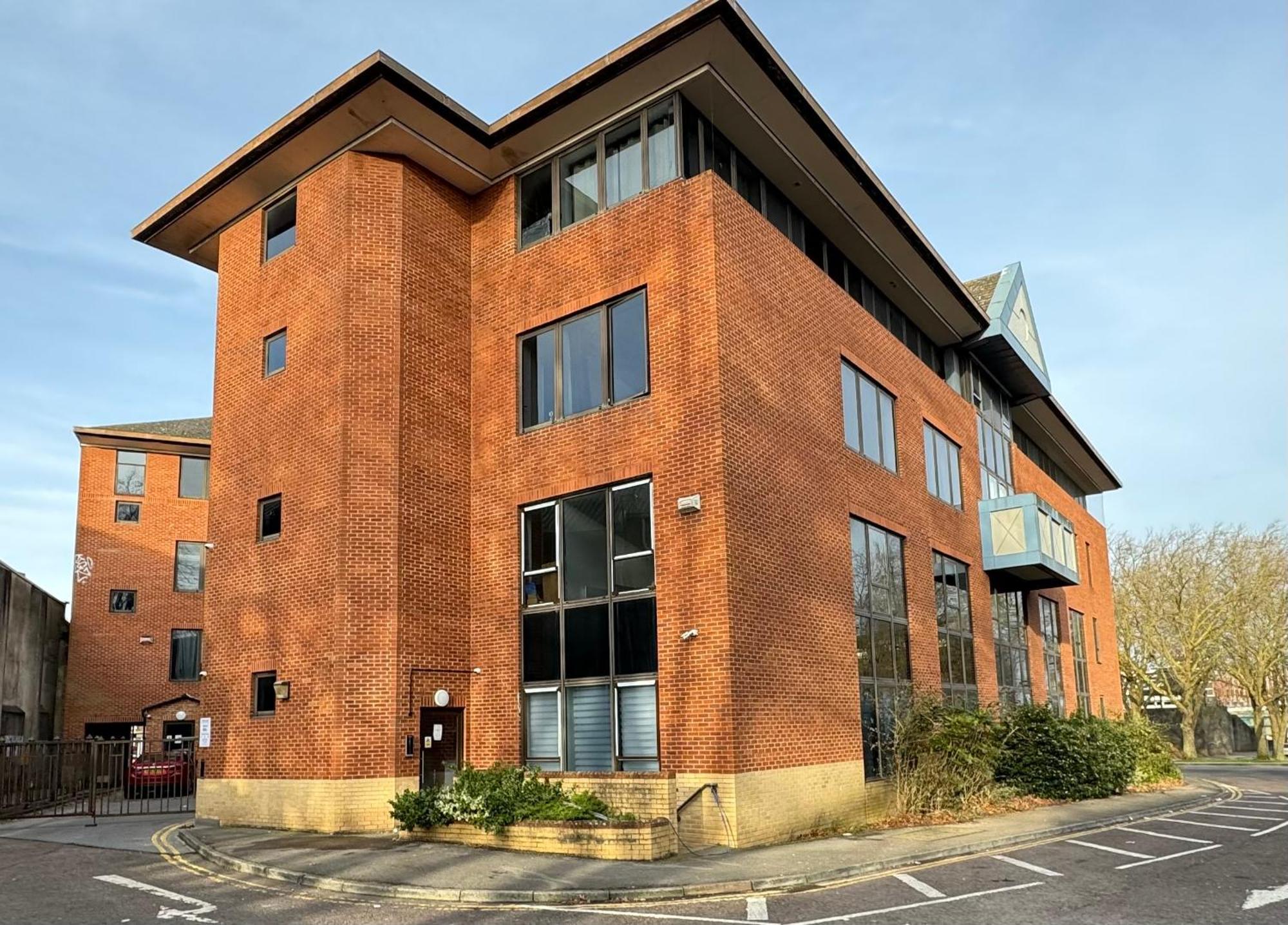 Modern One-Bedroom Apartment Swindon Exterior photo